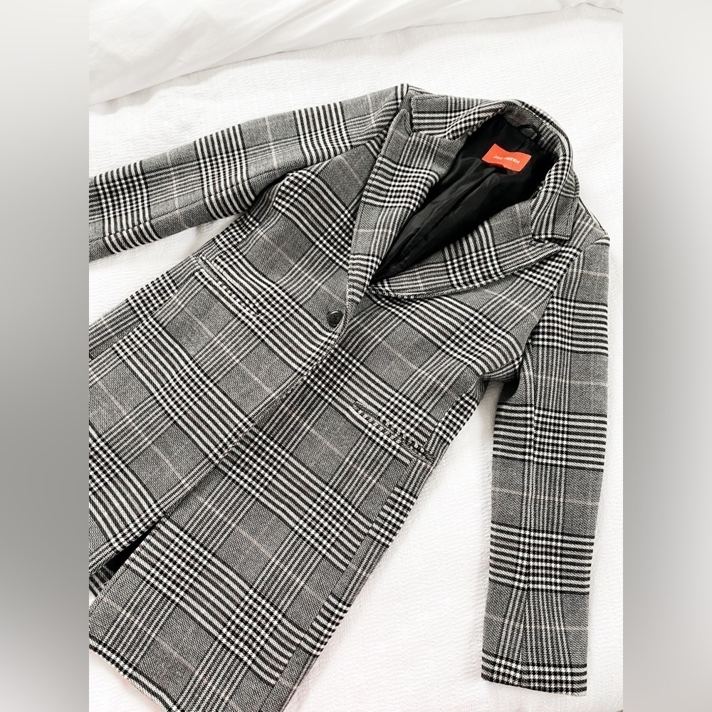 Joe Fresh White and Black Plaid Coat, Size Small - Picture 7 of 10